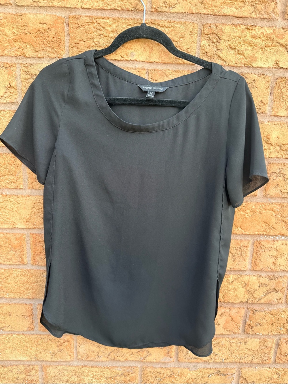 💫10/$25 •Banana Republic Black Short-Sleeve Scoop Neck Blouse